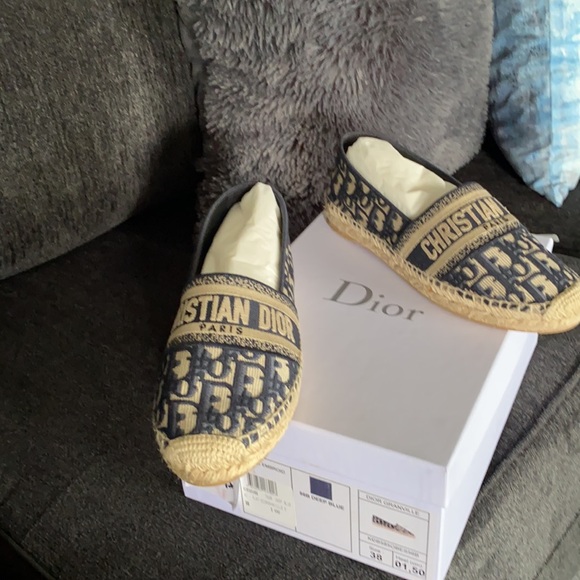 Never worn, ordered wrong size. - Picture 4 of 4